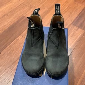 Kids Blundstone size US 10 toddler worn a couple times